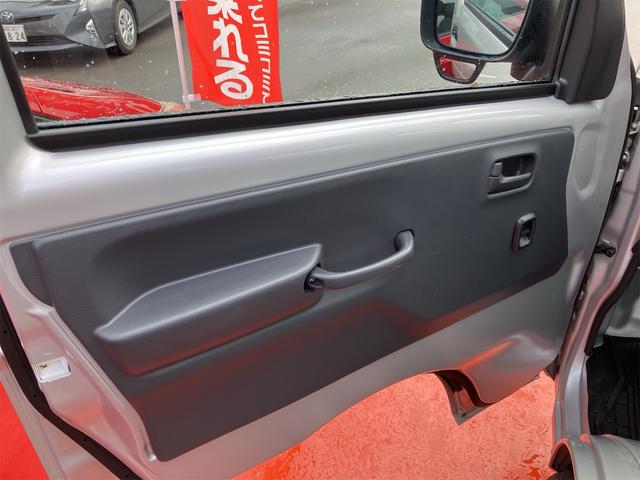 キャリイトラック ＫＣエアコン・パワステ　パートタイム４ＷＤ　デュアルカメラブレーキサポート　レーンアシスト　横滑り防止装置　アイドリングストップ　クリアランスソナー　５速ミッション　パワーウィンドウ付　キーレスエントリー（21枚目）