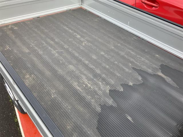 キャリイトラック ＫＣエアコン・パワステ　パートタイム４ＷＤ　デュアルカメラブレーキサポート　レーンアシスト　横滑り防止装置　アイドリングストップ　クリアランスソナー　５速ミッション　パワーウィンドウ付　キーレスエントリー（27枚目）