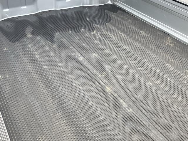 キャリイトラック ＫＣエアコン・パワステ　パートタイム４ＷＤ　デュアルカメラブレーキサポート　レーンアシスト　横滑り防止装置　アイドリングストップ　クリアランスソナー　５速ミッション　パワーウィンドウ付　キーレスエントリー（29枚目）