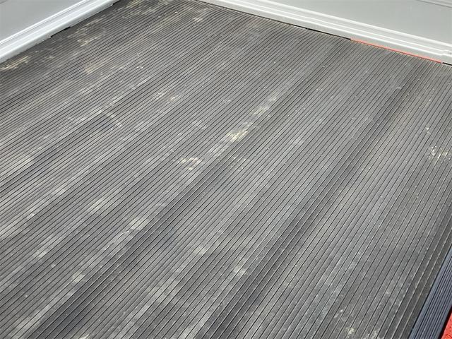 キャリイトラック ＫＣエアコン・パワステ　パートタイム４ＷＤ　デュアルカメラブレーキサポート　レーンアシスト　横滑り防止装置　アイドリングストップ　クリアランスソナー　５速ミッション　パワーウィンドウ付　キーレスエントリー（30枚目）