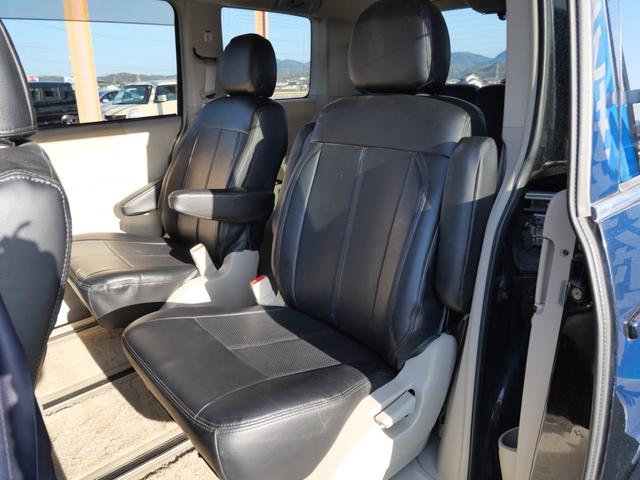 デリカＤ：５ エクシードＩＩ　純正ナビ　バックモニター　左側電動スライドドア　ウッドパネル　ＥＴＣ　レザー調シートカバー　社外デジタルインナーミラー（17枚目）