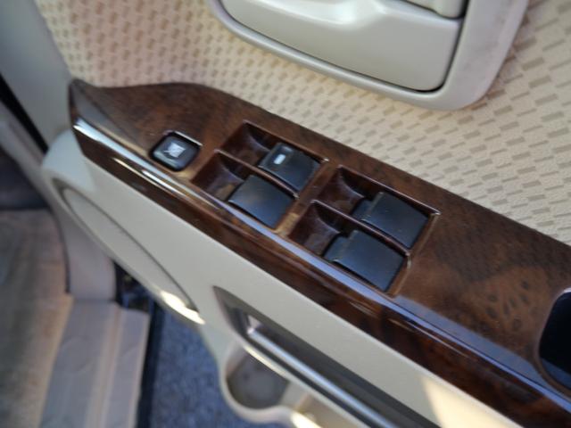 デリカＤ：５ エクシードＩＩ　純正ナビ　バックモニター　左側電動スライドドア　ウッドパネル　ＥＴＣ　レザー調シートカバー　社外デジタルインナーミラー（22枚目）