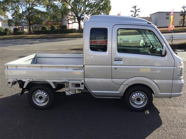 スーパーキャリイ Ｘ　４ＷＤ　届出済未使用車　オートマ車　キーレスエントリー　アイドリングストップ　横滑り防止機能　フル装備（8枚目）