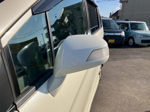 フリードハイブリッド ジャストセレクション　ワンオーナー　禁煙車　ナビ　ワンセグＴＶ　バックカメラ　社外ＬＥＤヘッドライト　純正アルミ　両側パワースライドドア　プライバシーガラス　クルーズコントロール　スマートキー（10枚目）