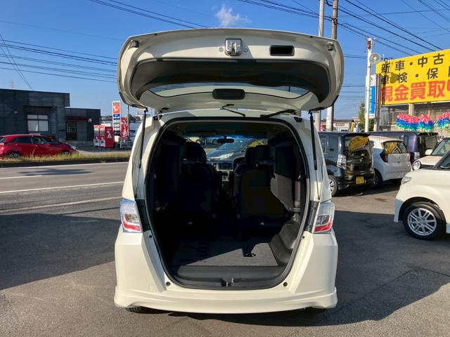 フリードハイブリッド ジャストセレクション　ワンオーナー　禁煙車　ナビ　ワンセグＴＶ　バックカメラ　社外ＬＥＤヘッドライト　純正アルミ　両側パワースライドドア　プライバシーガラス　クルーズコントロール　スマートキー（16枚目）