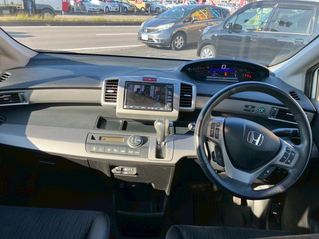 フリードハイブリッド ジャストセレクション　ワンオーナー　禁煙車　ナビ　ワンセグＴＶ　バックカメラ　社外ＬＥＤヘッドライト　純正アルミ　両側パワースライドドア　プライバシーガラス　クルーズコントロール　スマートキー（24枚目）