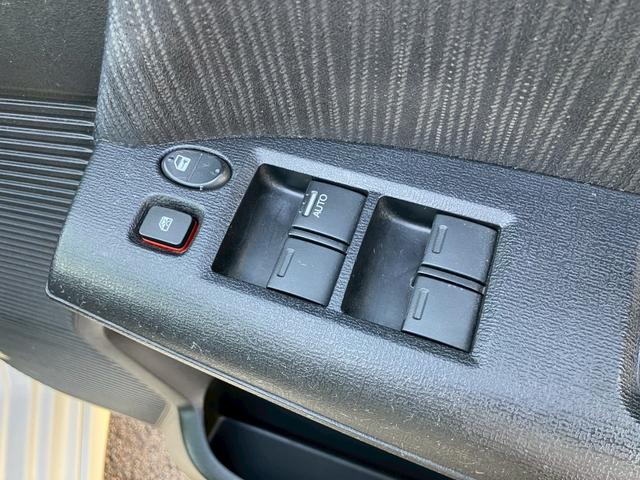 フリードハイブリッド ジャストセレクション　ワンオーナー　禁煙車　ナビ　ワンセグＴＶ　バックカメラ　社外ＬＥＤヘッドライト　純正アルミ　両側パワースライドドア　プライバシーガラス　クルーズコントロール　スマートキー（49枚目）