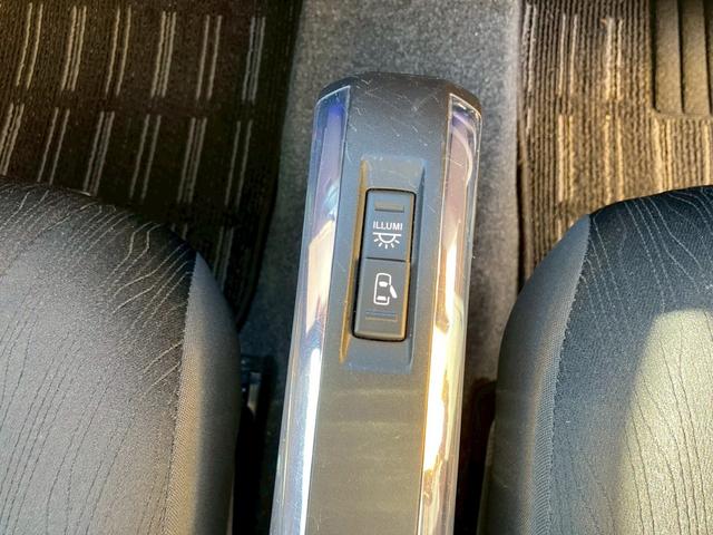 タントエグゼ カスタムＧ　後期型　ワンオーナー　禁煙車　Ｂｌｕｅｔｏｏｔｈ　セキュリティアラーム　プライバシーガラス　アイドリングストップ　ナビ　フルセグＴＶ　ＨＩＤヘッドライト　純正アルミ（31枚目）