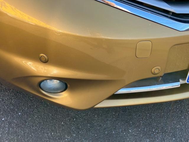 ノート メダリスト　エマージェンシーブレーキパッケージ　スマートキー　プッシュスタート　ナビ　フルセグＴＶ　バック＆全周囲カメラ　エマージェンシーブレーキ　レーンキープアシスト　ハーフレザーシート　クリアランスソナー　プライバシーガラス　ＥＴＣ（9枚目）