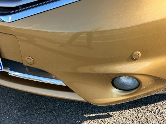 ノート メダリスト　エマージェンシーブレーキパッケージ　スマートキー　プッシュスタート　ナビ　フルセグＴＶ　バック＆全周囲カメラ　エマージェンシーブレーキ　レーンキープアシスト　ハーフレザーシート　クリアランスソナー　プライバシーガラス　ＥＴＣ（10枚目）