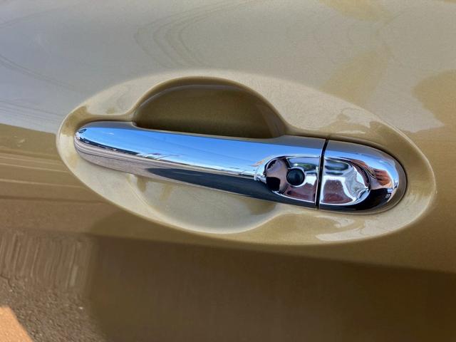 ノート メダリスト　エマージェンシーブレーキパッケージ　スマートキー　プッシュスタート　ナビ　フルセグＴＶ　バック＆全周囲カメラ　エマージェンシーブレーキ　レーンキープアシスト　ハーフレザーシート　クリアランスソナー　プライバシーガラス　ＥＴＣ（11枚目）