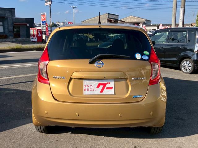 ノート メダリスト　エマージェンシーブレーキパッケージ　スマートキー　プッシュスタート　ナビ　フルセグＴＶ　バック＆全周囲カメラ　エマージェンシーブレーキ　レーンキープアシスト　ハーフレザーシート　クリアランスソナー　プライバシーガラス　ＥＴＣ（13枚目）