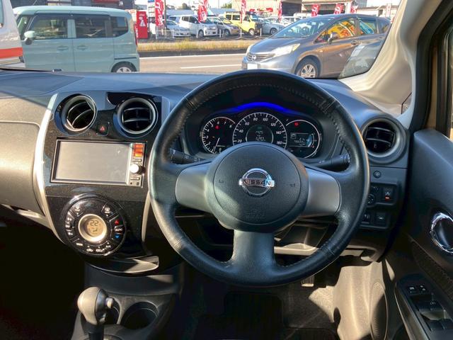 ノート メダリスト　エマージェンシーブレーキパッケージ　スマートキー　プッシュスタート　ナビ　フルセグＴＶ　バック＆全周囲カメラ　エマージェンシーブレーキ　レーンキープアシスト　ハーフレザーシート　クリアランスソナー　プライバシーガラス　ＥＴＣ（26枚目）