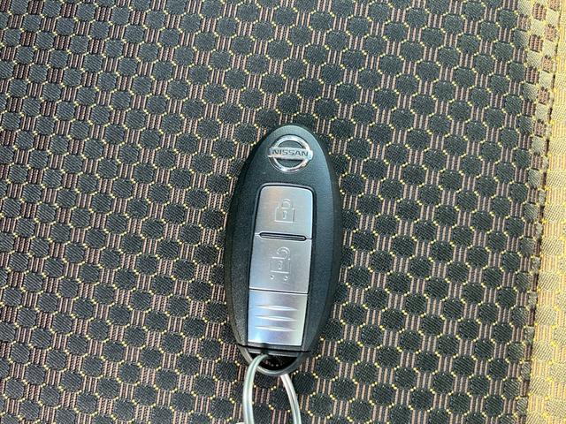 ノート メダリスト　エマージェンシーブレーキパッケージ　スマートキー　プッシュスタート　ナビ　フルセグＴＶ　バック＆全周囲カメラ　エマージェンシーブレーキ　レーンキープアシスト　ハーフレザーシート　クリアランスソナー　プライバシーガラス　ＥＴＣ（49枚目）