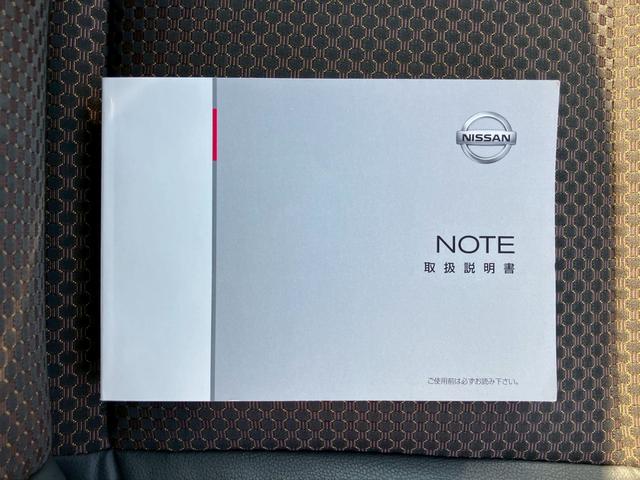 ノート メダリスト　エマージェンシーブレーキパッケージ　スマートキー　プッシュスタート　ナビ　フルセグＴＶ　バック＆全周囲カメラ　エマージェンシーブレーキ　レーンキープアシスト　ハーフレザーシート　クリアランスソナー　プライバシーガラス　ＥＴＣ（50枚目）