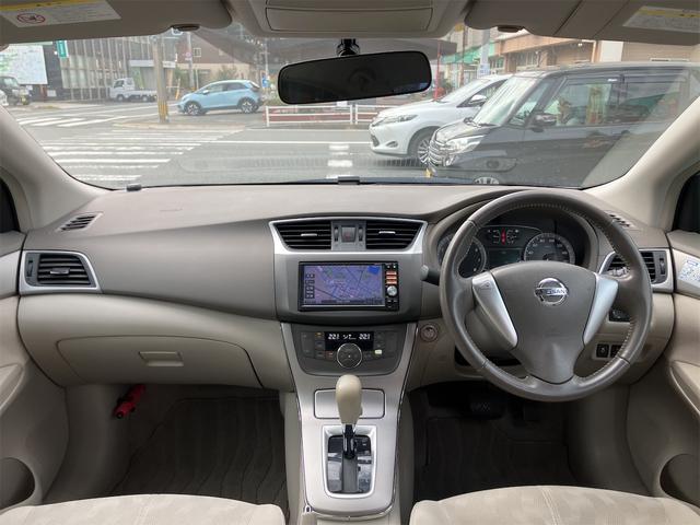 シルフィ Ｘ　バックカメラ　ナビ　ＴＶ　オートライト　ＣＶＴ　スマートキー　電動格納ミラー　盗難防止システム　ＣＤ　ＤＶＤ再生　ＵＳＢ　ミュージックプレイヤー接続可　Ｂｌｕｅｔｏｏｔｈ　衝突安全ボディ　ＡＢＳ（2枚目）