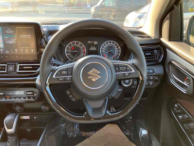 フロンクス ベースグレード 登録済み未使用車 全周囲カメラ クリアランスソナー オートクルーズコントロール レーンアシスト 衝突被害軽減システム ナビ TV オートライト LEDヘッドランプ アルミホイール スマートキー(3枚目)