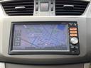 シルフィ Ｘ　バックカメラ　ナビ　ＴＶ　オートライト　ＣＶＴ　スマートキー　電動格納ミラー　盗難防止システム　ＣＤ　ＤＶＤ再生　ＵＳＢ　ミュージックプレイヤー接続可　Ｂｌｕｅｔｏｏｔｈ　衝突安全ボディ　ＡＢＳ（4枚目）