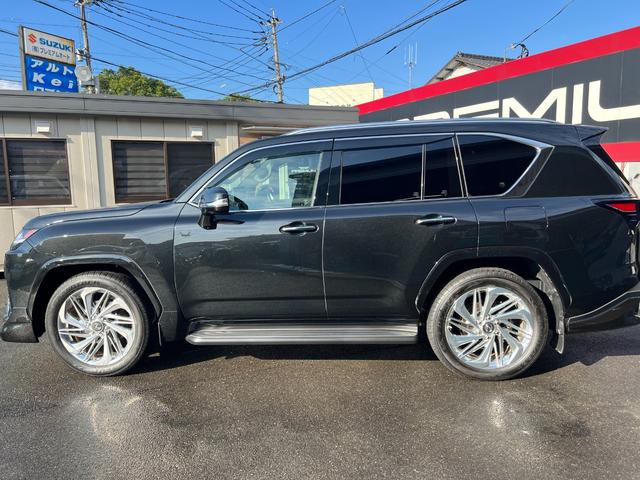 ＬＸ ＬＸ６００　ユーザー買取ワンオーナー車　モデリスタエアロ　モデリスタ２２インチアルミ　黒革シート　サンルーフ　クールボックス　メーカーナビ　フルセグ地デジ　全方位モニター　スマートキー　おくだけ充電　７人乗り（9枚目）
