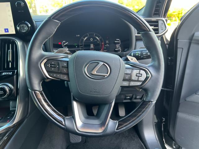 ＬＸ ＬＸ６００　ユーザー買取ワンオーナー車　モデリスタエアロ　モデリスタ２２インチアルミ　黒革シート　サンルーフ　クールボックス　メーカーナビ　フルセグ地デジ　全方位モニター　スマートキー　おくだけ充電　７人乗り（25枚目）