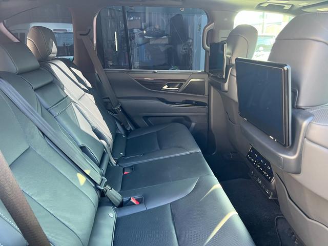 ＬＸ ＬＸ６００　ユーザー買取ワンオーナー車　モデリスタエアロ　モデリスタ２２インチアルミ　黒革シート　サンルーフ　クールボックス　メーカーナビ　フルセグ地デジ　全方位モニター　スマートキー　おくだけ充電　７人乗り（26枚目）