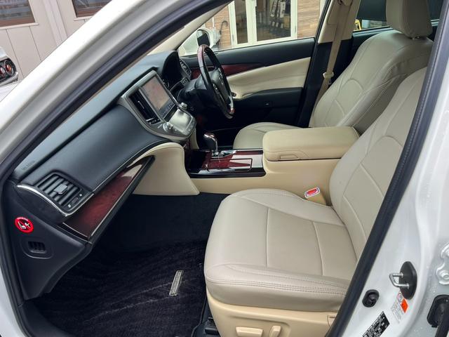 クラウンマジェスタ ベースグレード ユーザー買取 純正ナビ バックモニター スマートキー2本 パワーシート ETC レザー調シートカバー LEDヘッド(13枚目)