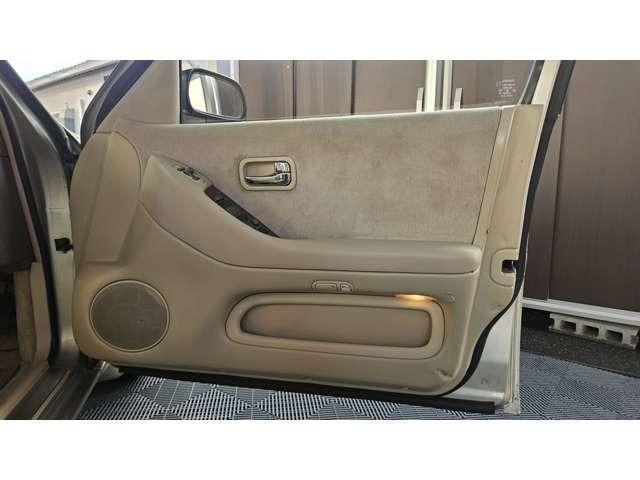 レパードＪ．フェリー タイプＬ　Ｓパッケージ　ＩＮＦＩＮＩＴＩ　Ｊ３０仕様　／　ＵＳＤＭ／Ｂｌｕｅｔｏｏｔｈ／ＥＴＣ／禁煙車／パット、ローター新品ＵＳパーツ　／　ヘッドライト／コーナーレンズ／グリル／サイドマーカー／スカッフ／ホイールキャップ（29枚目）