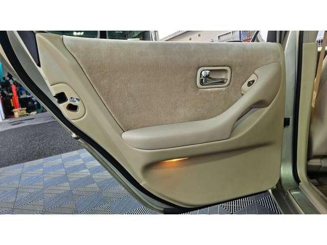 レパードＪ．フェリー タイプＬ　Ｓパッケージ　ＩＮＦＩＮＩＴＩ　Ｊ３０仕様　／　ＵＳＤＭ／Ｂｌｕｅｔｏｏｔｈ／ＥＴＣ／禁煙車／パット、ローター新品ＵＳパーツ　／　ヘッドライト／コーナーレンズ／グリル／サイドマーカー／スカッフ／ホイールキャップ（44枚目）