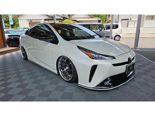 プリウス Ａ　禁煙車／フロントドラレコ／前後コーナーセンサー／デジタルインナーミラーエアフォース製エアサス／ＷＯＲＫ製１９インチアルミ／社外マフラー／社外パーツ／フルカスタム（7枚目）