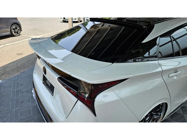 プリウス Ａ　禁煙車／フロントドラレコ／前後コーナーセンサー／デジタルインナーミラーエアフォース製エアサス／ＷＯＲＫ製１９インチアルミ／社外マフラー／社外パーツ／フルカスタム（16枚目）
