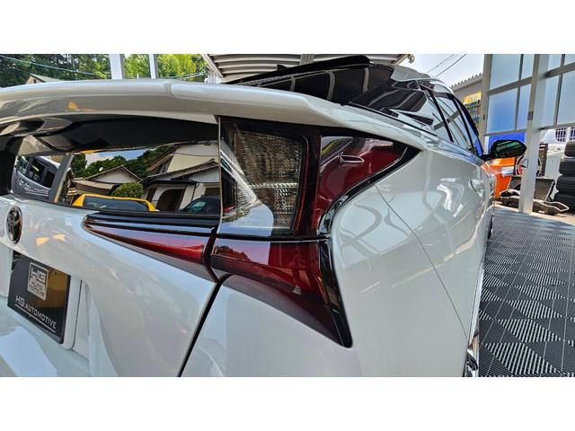 プリウス Ａ　禁煙車／フロントドラレコ／前後コーナーセンサー／デジタルインナーミラーエアフォース製エアサス／ＷＯＲＫ製１９インチアルミ／社外マフラー／社外パーツ／フルカスタム（20枚目）