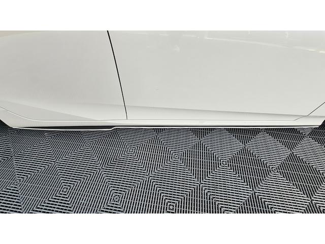 プリウス Ａ　禁煙車／フロントドラレコ／前後コーナーセンサー／デジタルインナーミラーエアフォース製エアサス／ＷＯＲＫ製１９インチアルミ／社外マフラー／社外パーツ／フルカスタム（21枚目）