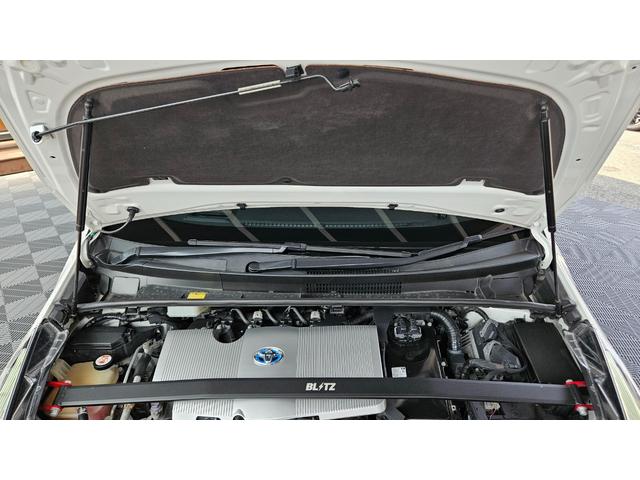 プリウス Ａ　禁煙車／フロントドラレコ／前後コーナーセンサー／デジタルインナーミラーエアフォース製エアサス／ＷＯＲＫ製１９インチアルミ／社外マフラー／社外パーツ／フルカスタム（24枚目）