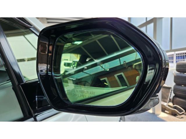 プリウス Ａ　禁煙車／フロントドラレコ／前後コーナーセンサー／デジタルインナーミラーエアフォース製エアサス／ＷＯＲＫ製１９インチアルミ／社外マフラー／社外パーツ／フルカスタム（25枚目）