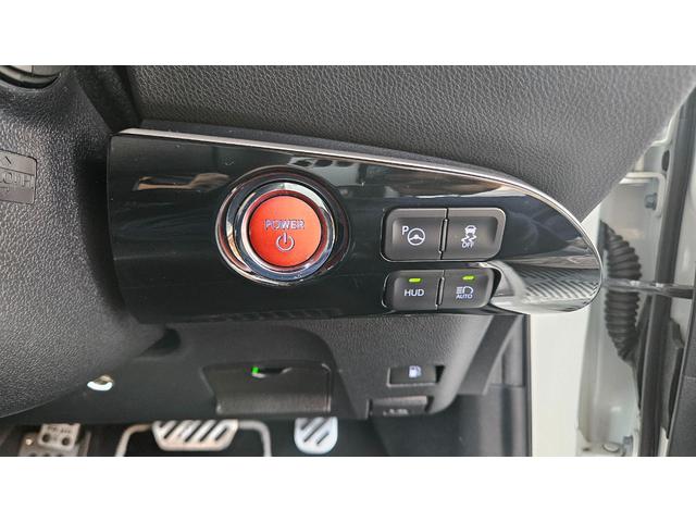 プリウス Ａ　禁煙車／フロントドラレコ／前後コーナーセンサー／デジタルインナーミラーエアフォース製エアサス／ＷＯＲＫ製１９インチアルミ／社外マフラー／社外パーツ／フルカスタム（34枚目）