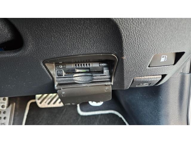 プリウス Ａ　禁煙車／フロントドラレコ／前後コーナーセンサー／デジタルインナーミラーエアフォース製エアサス／ＷＯＲＫ製１９インチアルミ／社外マフラー／社外パーツ／フルカスタム（35枚目）