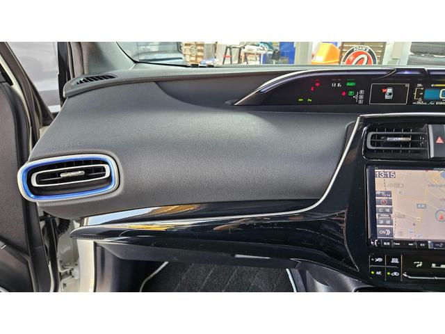 プリウス Ａ　禁煙車／フロントドラレコ／前後コーナーセンサー／デジタルインナーミラーエアフォース製エアサス／ＷＯＲＫ製１９インチアルミ／社外マフラー／社外パーツ／フルカスタム（50枚目）