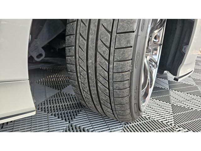 プリウス Ａ　禁煙車／フロントドラレコ／前後コーナーセンサー／デジタルインナーミラーエアフォース製エアサス／ＷＯＲＫ製１９インチアルミ／社外マフラー／社外パーツ／フルカスタム（68枚目）