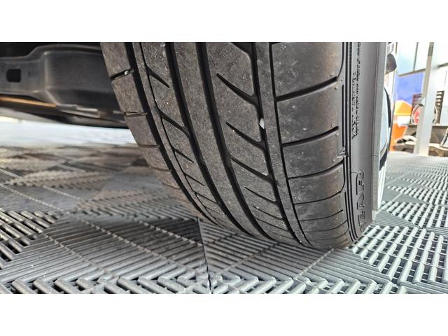プリウス Ａ　禁煙車／フロントドラレコ／前後コーナーセンサー／デジタルインナーミラーエアフォース製エアサス／ＷＯＲＫ製１９インチアルミ／社外マフラー／社外パーツ／フルカスタム（69枚目）