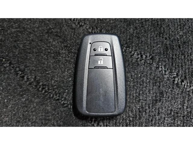 プリウス Ａ　禁煙車／フロントドラレコ／前後コーナーセンサー／デジタルインナーミラーエアフォース製エアサス／ＷＯＲＫ製１９インチアルミ／社外マフラー／社外パーツ／フルカスタム（71枚目）