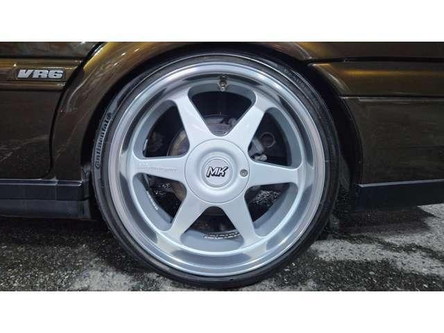ヴェント ＶＲ６　全塗装済　／　エアリフト製エアサス　／　ＭＫ　Ｍｏｔｏｒｓｐｏｒｔ１７インチアルミホイールＲＩＥＧＥＲ　ＴＵＮＩＮＧ　フロントスポイラー／ＲＥＭＵＳマフラー　／　イタルボランテステアリング（65枚目）