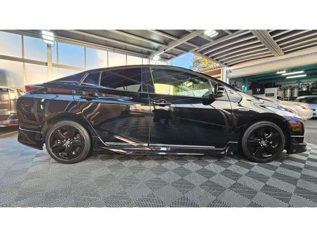 プリウス Ｓ　モデリスタ　／　前後コーナーセンサー／　ＡＬＰＩＮＥ製９型ナビ　／　フロントドラレコ／禁煙車　／　Ｂｌｕｅｔｏｏｔｈ　／　１７インチツーリングアルミ　／　国産タイヤ　／　ＨＤＭＩ端子付（6枚目）