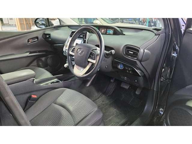 プリウス Ｓ　モデリスタ　／　前後コーナーセンサー／　ＡＬＰＩＮＥ製９型ナビ　／　フロントドラレコ／禁煙車　／　Ｂｌｕｅｔｏｏｔｈ　／　１７インチツーリングアルミ　／　国産タイヤ　／　ＨＤＭＩ端子付（26枚目）