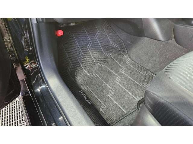 プリウス Ｓ　モデリスタ　／　前後コーナーセンサー／　ＡＬＰＩＮＥ製９型ナビ　／　フロントドラレコ／禁煙車　／　Ｂｌｕｅｔｏｏｔｈ　／　１７インチツーリングアルミ　／　国産タイヤ　／　ＨＤＭＩ端子付（35枚目）