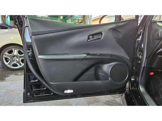 プリウス Ｓ　モデリスタ　／　前後コーナーセンサー／　ＡＬＰＩＮＥ製９型ナビ　／　フロントドラレコ／禁煙車　／　Ｂｌｕｅｔｏｏｔｈ　／　１７インチツーリングアルミ　／　国産タイヤ　／　ＨＤＭＩ端子付（36枚目）