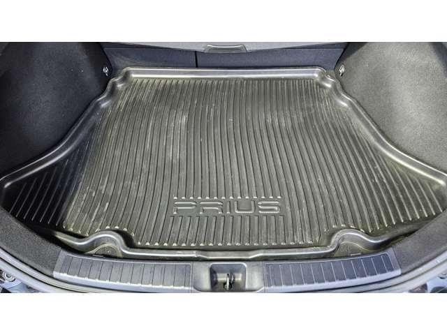 プリウス Ｓ　モデリスタ　／　前後コーナーセンサー／　ＡＬＰＩＮＥ製９型ナビ　／　フロントドラレコ／禁煙車　／　Ｂｌｕｅｔｏｏｔｈ　／　１７インチツーリングアルミ　／　国産タイヤ　／　ＨＤＭＩ端子付（62枚目）