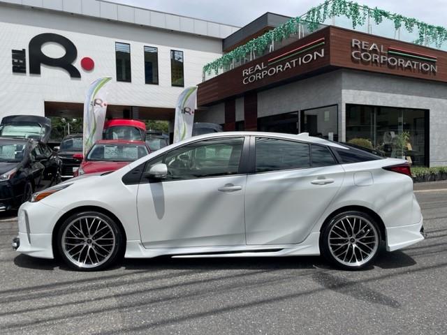 プリウス ＳセーフティプラスＩＩ　９インチナビモデリスタタイプＬＥＤエアロ　バックモニター　モデリスタタイプＬＥＤエアロ　トヨタセーフティセンス　ＬＥＤヘッドライト　前後ドラレコ　ＢＳＭ　ＥＴＣ　クルーズコントロール（4枚目）