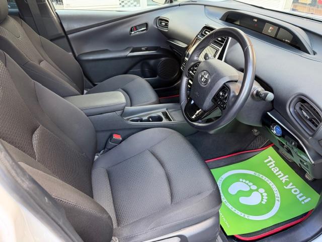 プリウス ＳセーフティプラスＩＩ　９インチナビモデリスタタイプＬＥＤエアロ　バックモニター　モデリスタタイプＬＥＤエアロ　トヨタセーフティセンス　ＬＥＤヘッドライト　前後ドラレコ　ＢＳＭ　ＥＴＣ　クルーズコントロール（9枚目）