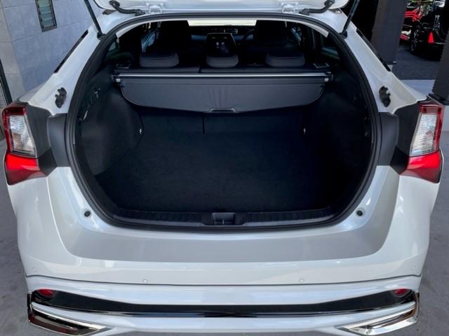 プリウス ＳセーフティプラスＩＩ　９インチナビモデリスタタイプＬＥＤエアロ　バックモニター　モデリスタタイプＬＥＤエアロ　トヨタセーフティセンス　ＬＥＤヘッドライト　前後ドラレコ　ＢＳＭ　ＥＴＣ　クルーズコントロール（20枚目）