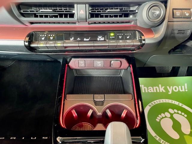 プリウス Ｚ　純正１２．３インチＤＡ・フルセグＴＶ・モデリスタエアロ　純正１９インチＡＷ　トヨタチームメイト　デジタルインナーミラー＆前後ドラレコ　ワイヤレス充電器　ＢＳＭ　ビルトインＥＴＣ（8枚目）